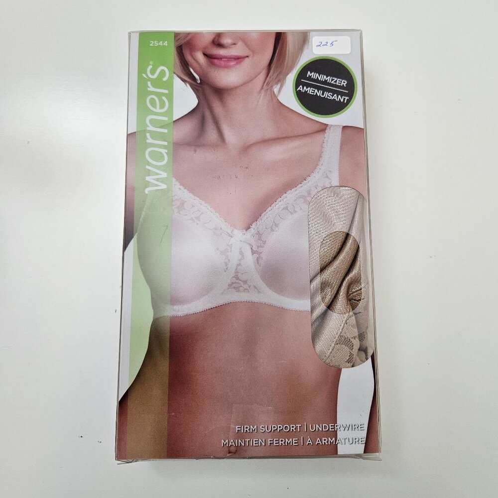 225. Warner's firm support underwire bra. NWT